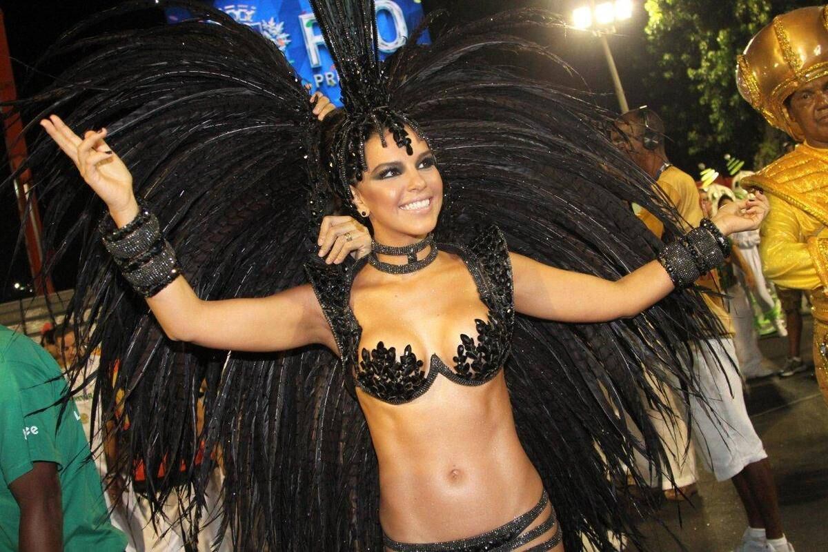 A Mocidade é a primeira escola a desfilar neste segundo dia de samba na Sapucaí