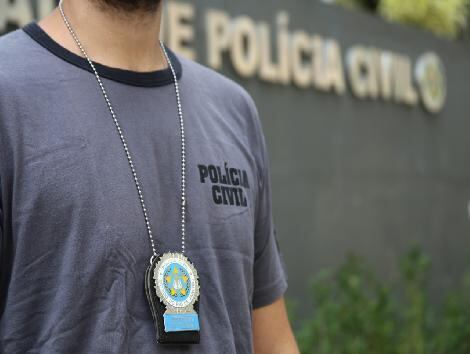 Agentes da Polícia Civil prenderam traficante