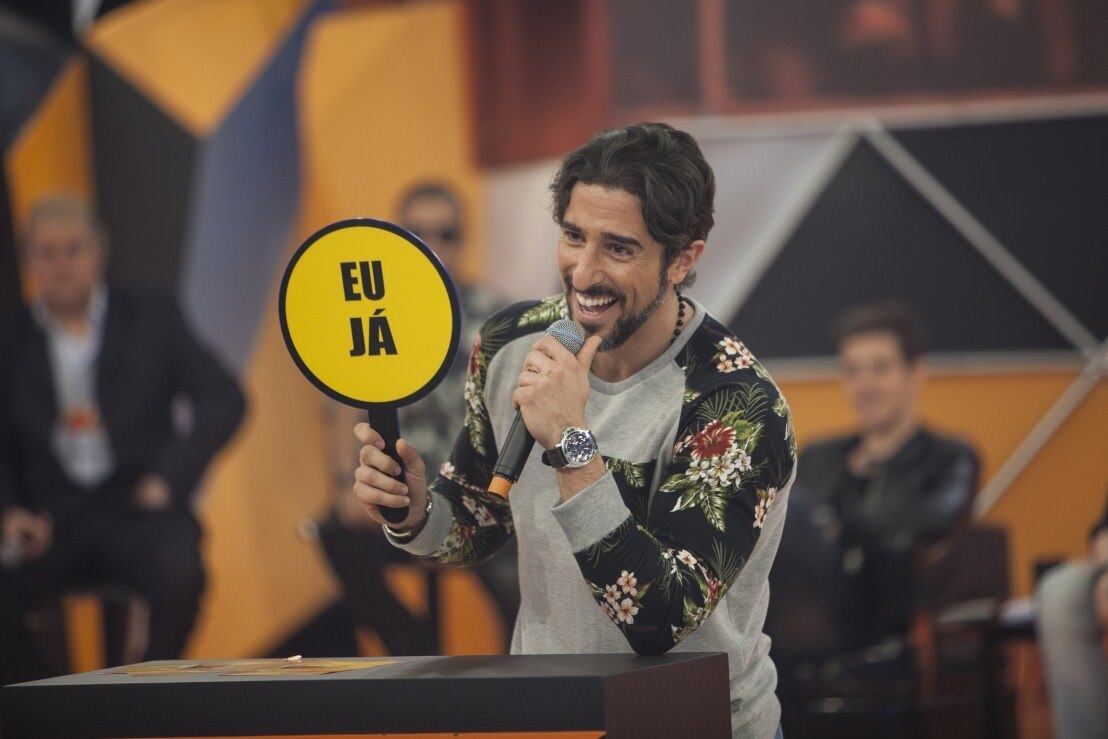 O também estreante É Proibido Mentir promete trazer grandes revelações dos famosos. Mion fará algumas perguntas e os convidados terão de responder apenas com duas plaquinhas: em uma está escrito “Eu já” e em outra, “Eu nunca”. Intimidades, segredos, situações engraçadas... divertidíssimo!