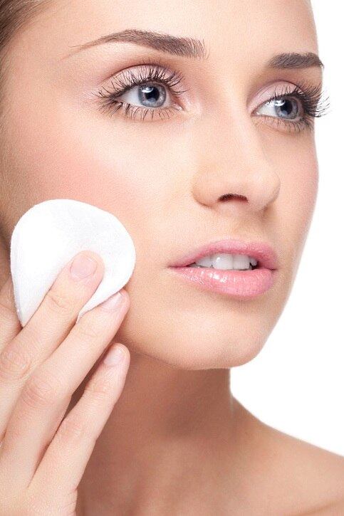 A novidade em questão é o peeling em cápsulas. Produzido com extratos naturais de oliva, o medicamento é capaz de garantir efeitos similares aos dos tratamentos físico e químicos

