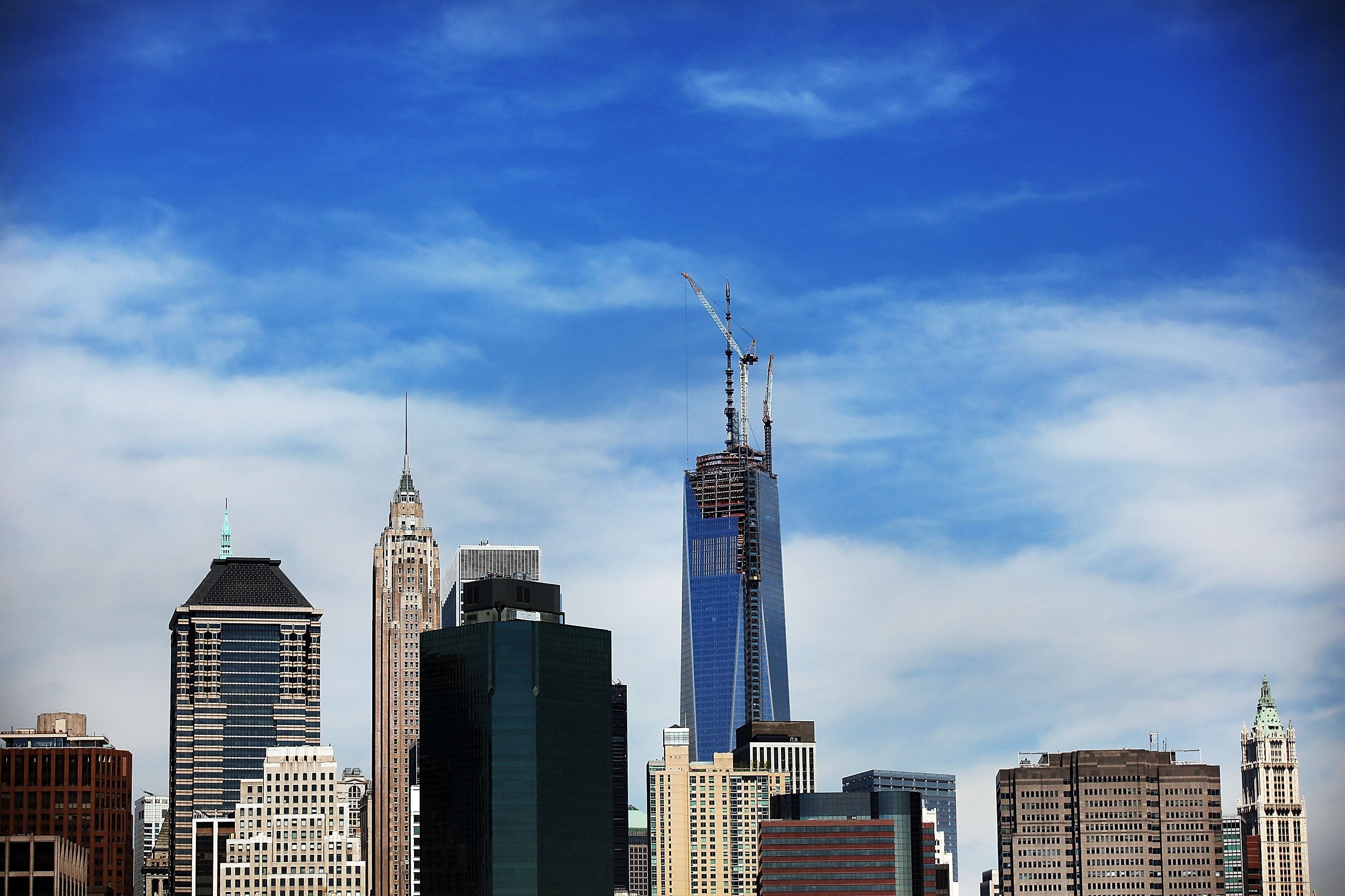 O prédio de 18 andares que foi interditado por risco de desabamento, em Minas Gerais, teve a estrutura reforçada nesta quarta-feira (10). Para estabilizar o edifício, escoras metálicas mais robustas começaram a ser instaladas. Diante desse caso, o Jornal Da Record mostra medidas importantes para a segurança de prédios. Acompanhe!