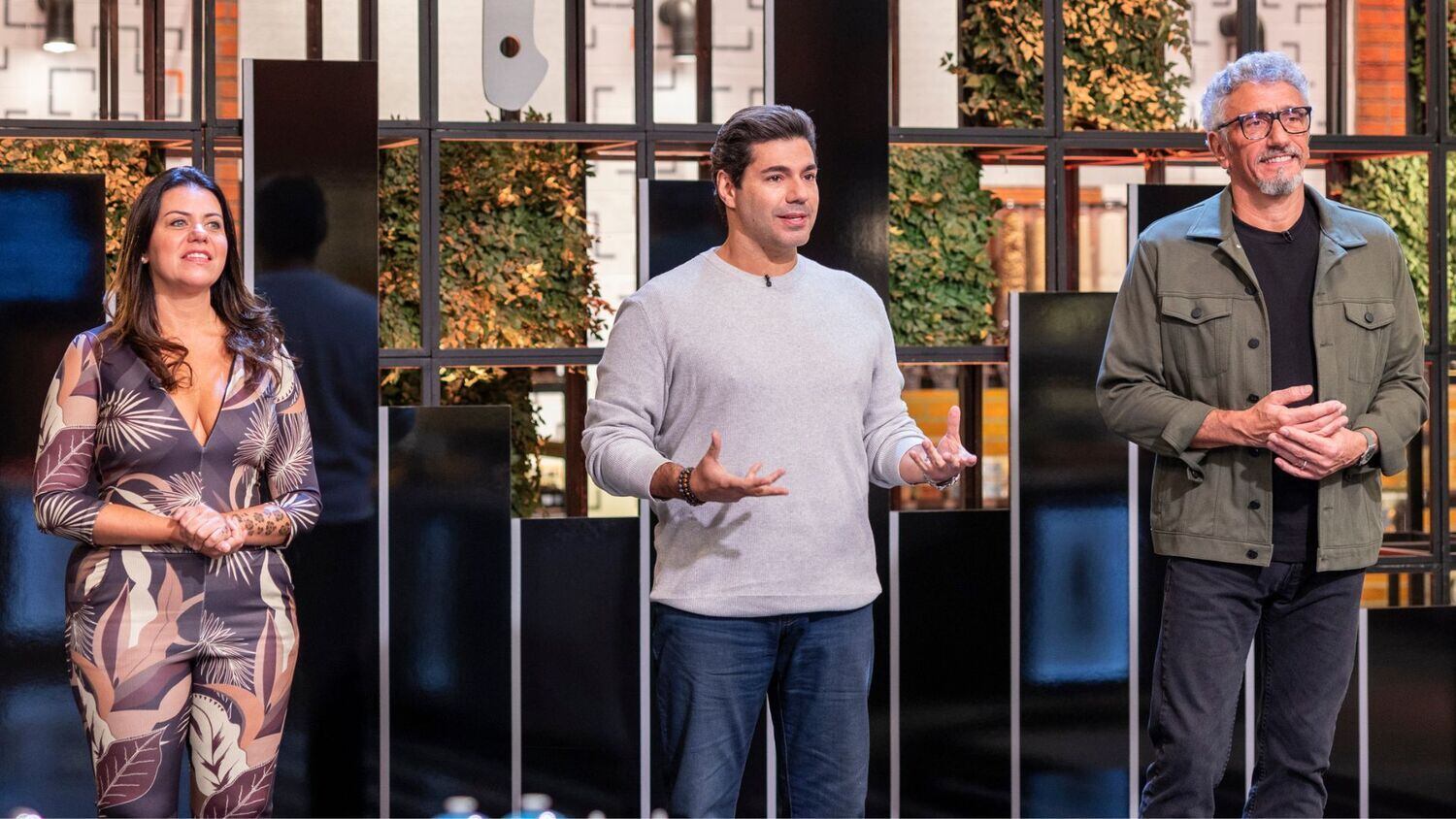 Os competidores já estavam com tudo encaminhado quando receberam um aviso. Faltavam apenas 15 minutos para o fim da prova e os jurados falaram que apenas um, dos três pratos, seria servido aos especialistas. Os participantes entraram em pânico para decidir se iriam misturar tudo ou escolher apenas um dos preparos!