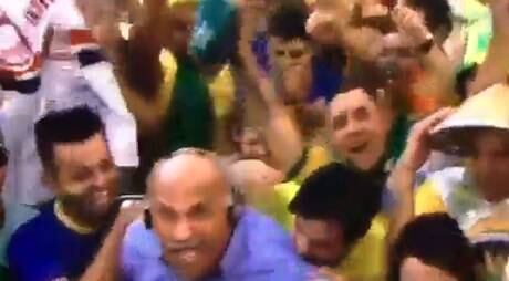 Torcedor morde repórter em Fan Fest da Fifa