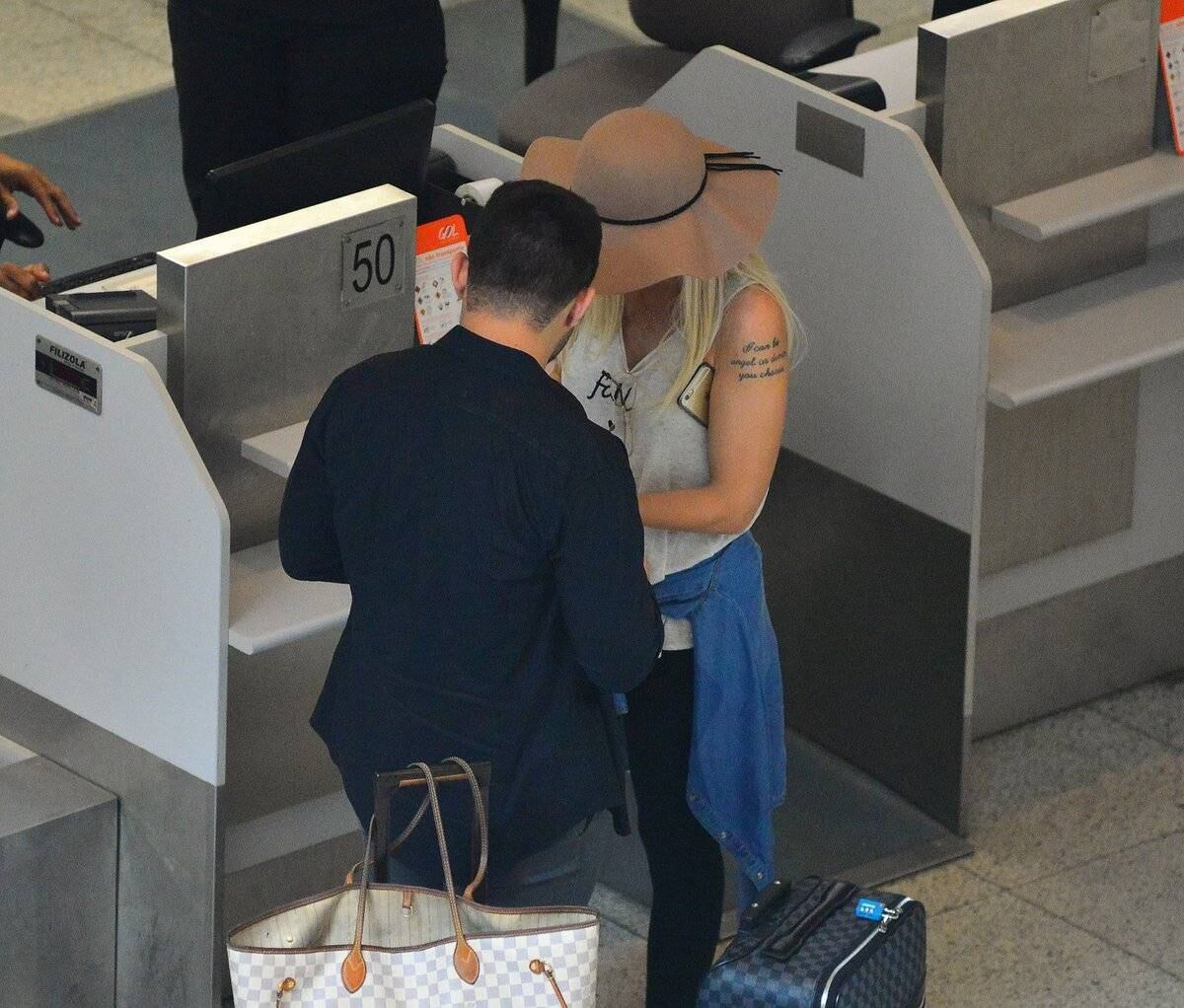 Após confusão, Antonia Fontenelle e Jonathan Costa embarcam no Rio de Janeiro