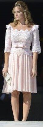 O modelo dividiu opiniões. Alguns acharam o vestido de Marcela muito infantil e o compararam aos usados pelas princesas da Disney ou a vestidos de debutantes em bailes de 15 anos. Mas os 'fãs' de Marcela defenderam e escolha pela renda, já que tecidos rendados são tendência deste verão