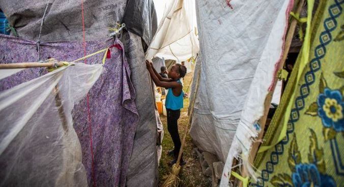 População do Haiti vive sobre destroços causados por terremoto