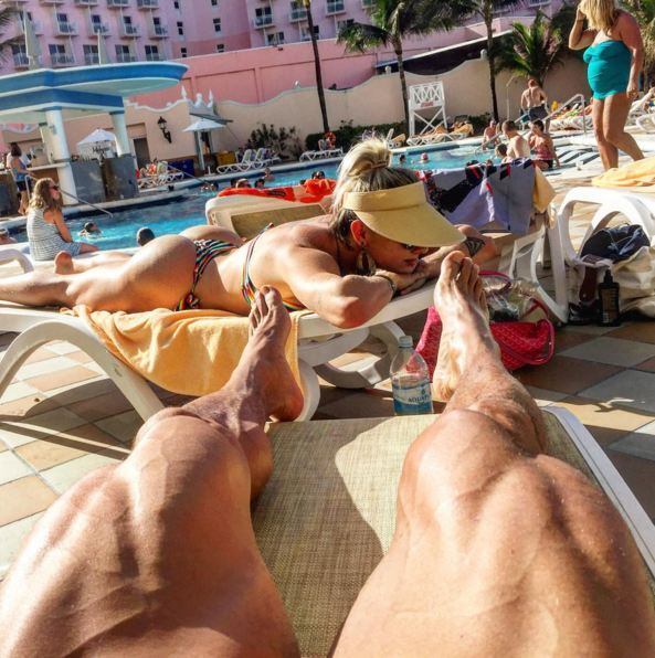 Encantado pela beleza da mulher que tanto ama, Felipe usou sua conta do Instagram para fazer uma brincadeira ao legendar a foto acima.
— Marquem seus camaradas que não tem uma mina gostosa e não usam sunga porque pulou o treino de perna, ou diz que joga bola....
+ Dez fatos provam que a vida do cachorrinho de Juju Salimeni é melhor que a sua
+ As Pragas do Legendários! Juju Salimeni e Hulk Magrelo jantam pizza de grilo: "Senti a perninha"
+ Assista às íntegras do Legendários no R7.com/Play!