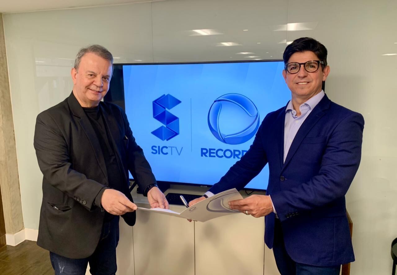 Da esquerda para direita:
o Diretor Presidente da SIC TV Everton Leoni e o Superintendente de Rede da Record TV e Vice-Presidente de Televisão da Abratel André Dias.