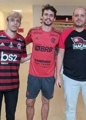 Rodrigo Caio e seu joelho inchado