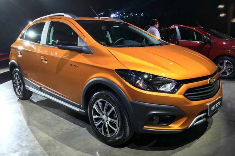 Dentro da linha Onix, a versão Active deve responder por até 7% das vendas, disputando espaço com outros aventureiros urbanos, como Hyundai HB20X, Renault Sandero Stepway e Volkswagen CrossFox