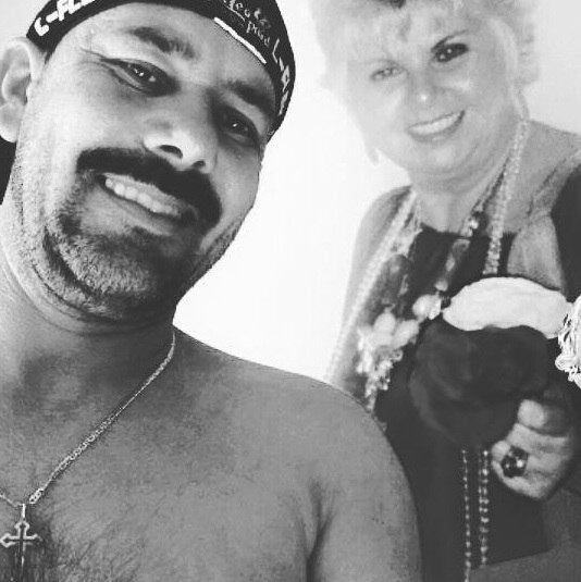 Naiá e Luciano já estão juntos há um ano e três meses. Ele contou que já era fã de Naía desde os tempos do programa.
 
— Eu sempre gostei muito dela. Assistia ao reality só por causa dela, desse jeito legal que ela tem, sempre de bem com a vida