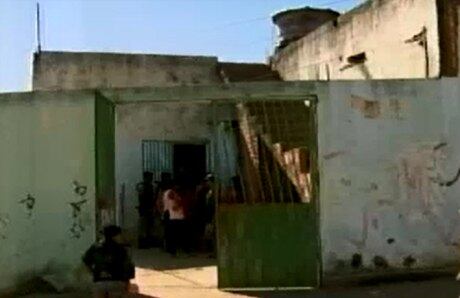 Pais forçaram a entrada para permitir aulas