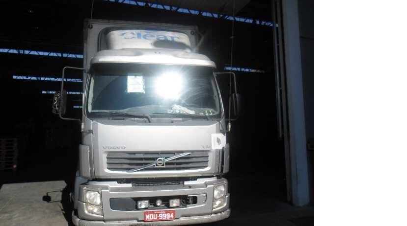 O lote de número 235 traz um caminhão Volvo 2007 usado. O
veículo, aparentemente em bom estado, recebe propostas para lances a partir de R$
3.000
