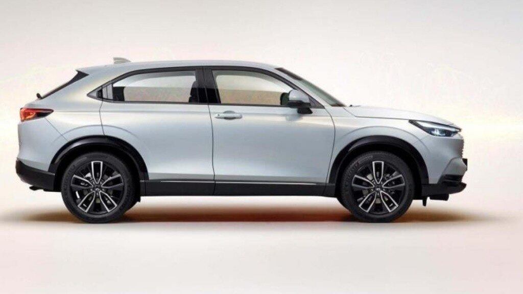 O HR-V está equipado com o sistema híbrido composto pelo motor 1.5 i-VTEC a gasolina associado a um gerador/propulsor