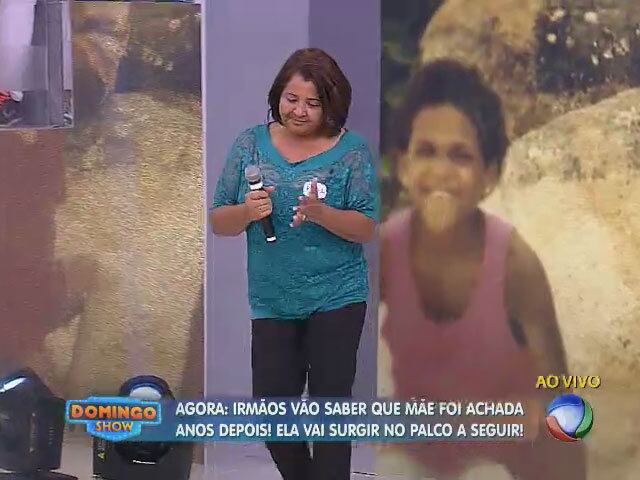 Dona Rosa, que cuidou deles no abrigo, foi a primeira a se apresentar. Ela reconheceu cada rosto e lembrou que lembrava Gislaine ao hospital todas as noites para tratar dos olhos 


+ Emoção no Domingo Show! Após 20 anos, jovens adotados por europeus encontram a família biológica

+ Aproveite e confira as matérias do programa Domingo Show

+ Já curtiu a página do Domingo Show no Facebook? É só clicar!

+ Siga o Domingo Show no Twitter e receba conteúdos exclusivos!