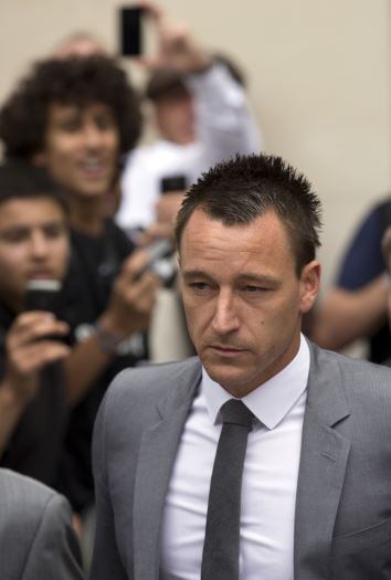 A vida de John Terry não é das mais calmas. O pai do atleta já esteve envolvido com tráfico de drogas e a mãe já foi detida acusada de furto. Não é mole, não!