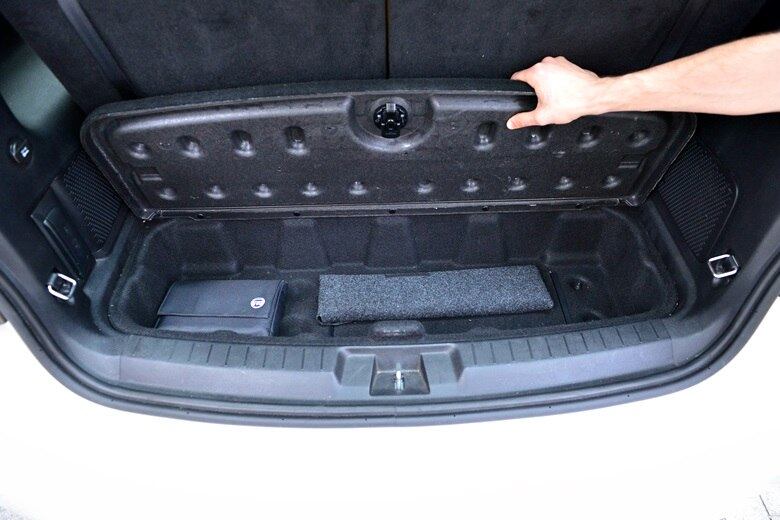 Nicho sob o assoalho do porta malas esconde as ferramentas do estepe

Saiba tudo sobre carros! Acesse www.r7.com/carros