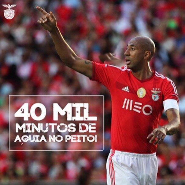Desde 2003 no Benfica, de
Portugal, Luisão goza de uma idolatria que poucos jogadores brasileiros alcançaram
no exterior. São mais de 450 jogos do zagueiro com a camisa dos Encarnados. Ora,
pois!


Vídeo: Conheça o time de futebol formado por góticos
