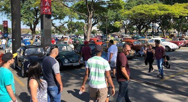 Estacionamento do Anhembi comporta pouco mais de 5 mil veículos e recebe o Feirão aos domingos