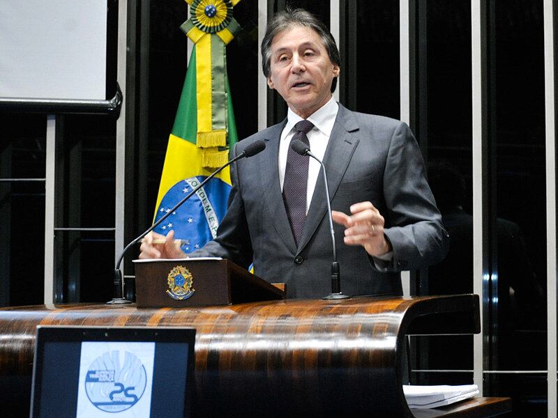Oliveira é o líder do PMDB no Senado e defende que a PEC do teto de gastos é fundamental