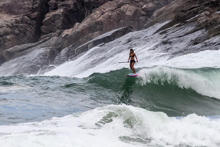 Cada vez mais popular no litoral do Brasil, o SUP atraí
surfistas experientes e pessoas que estão começando