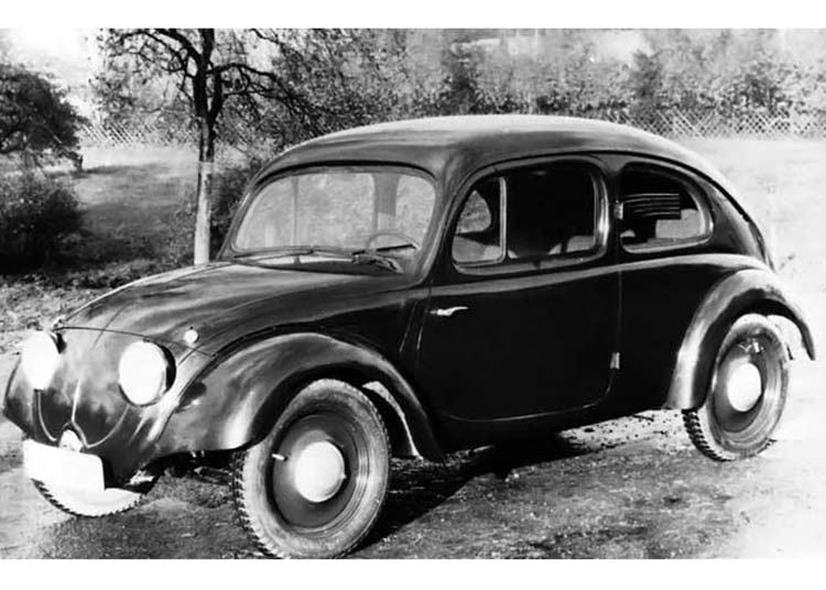 Hoje é dia de comemorar e reverenciar a existência do maior ícone da indústria automobilística no mundo: o VW Fusca, conhecido como Beetle mundo afora e carinhosamente chamado de Fusquinha no Brasil. Tudo começou com este protótipo por Ferdinand Porsche, em 1936