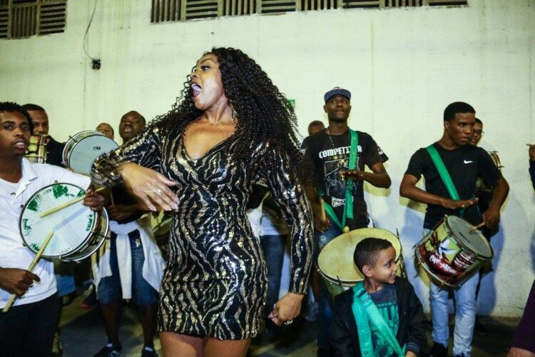 A bela também mostrou que está com o corpão em dia