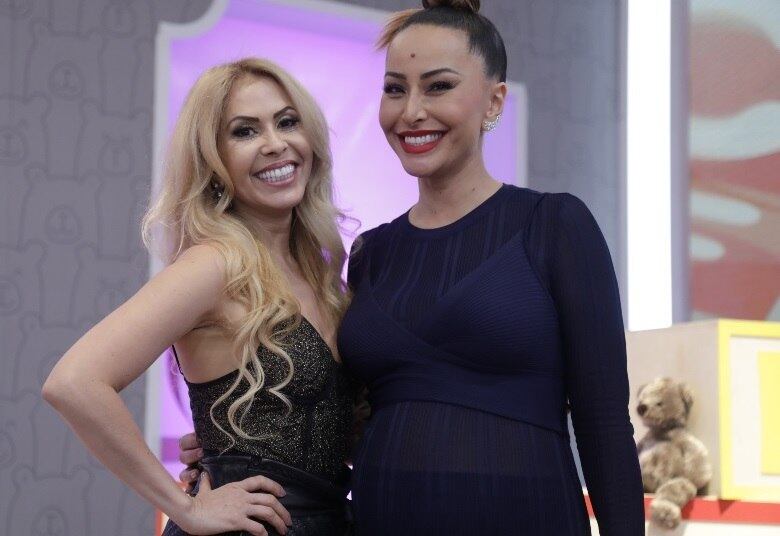 No Programa da Sabrina deste sábado (29), a apresentadora recebe a cantora
Joelma no quadro Chá de Bebê