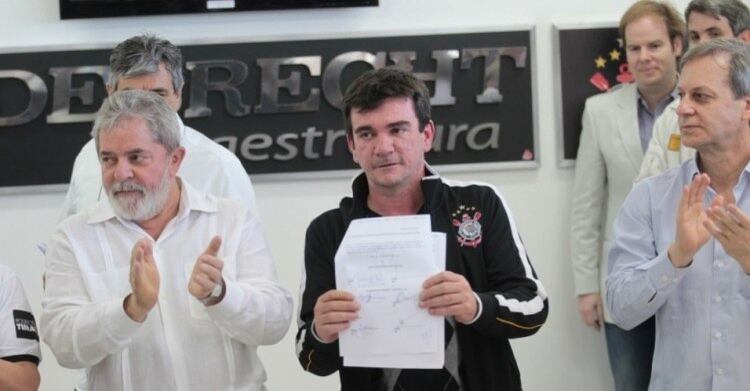 O anúncio do acordo pelo Itaquerão. A dívida segue sem ser paga