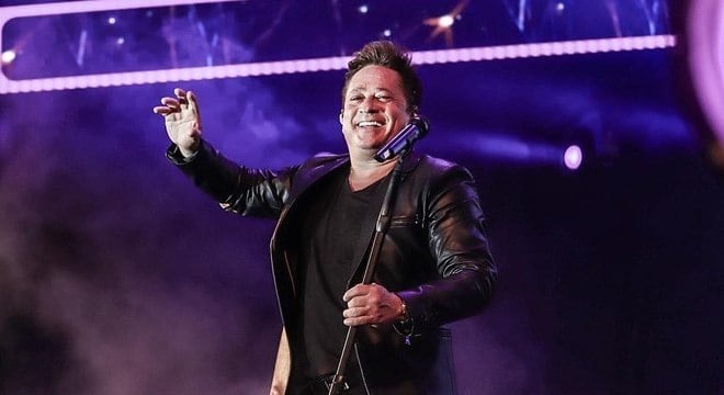 O cantor Leonardo comparou seu pé inchado a um 'pão doce' nas redes sociais