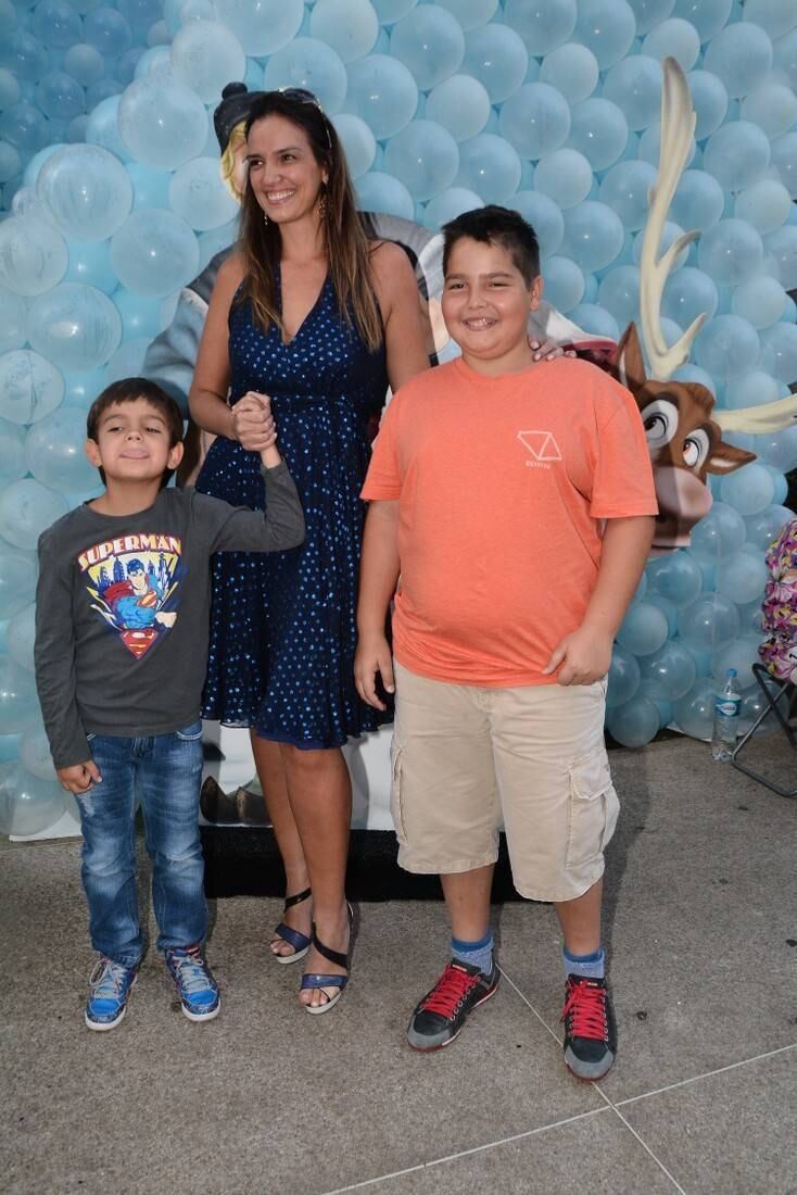 Rodrigo botou a língua pra fora na hora de tirar fotos