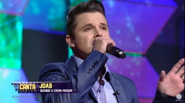 Joab cantou Quando a Chuva Passar, sucesso de Ivete Sangalo, no duelo do reality e emocionou 92 jurados, garantindo uma vaga na final