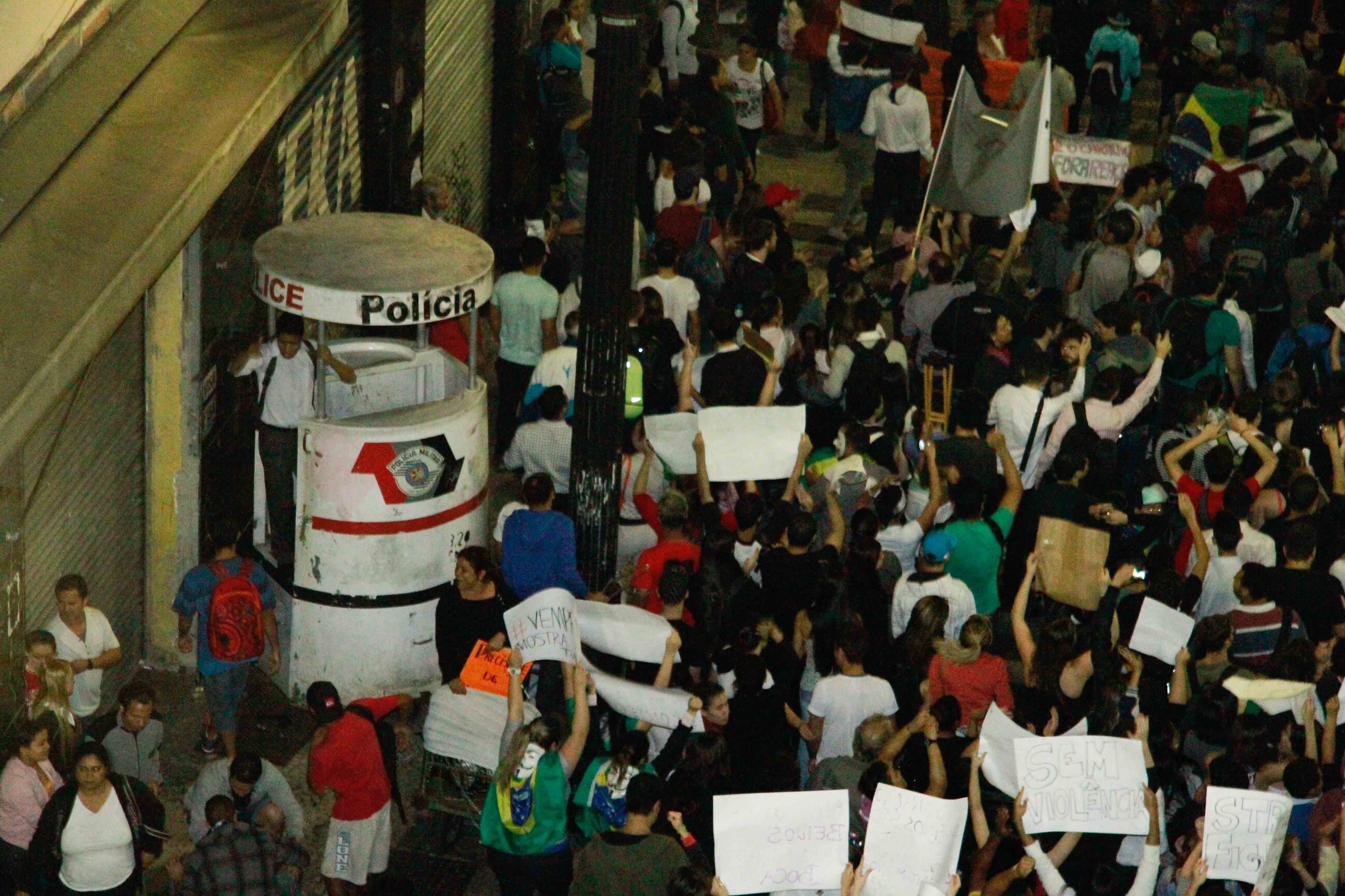 Apesar do início pacífico, manifestação teve confronto com a polícia e registro de vandalismo na região central de São Paulo