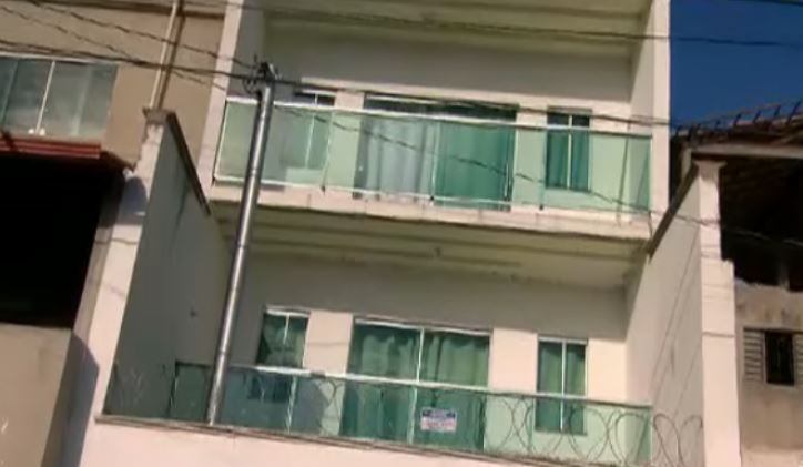 Crime ocorreu nesta casa em Santa Luzia (MG)

