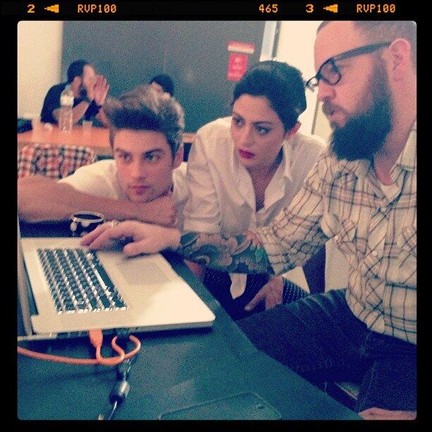 No Instagram, foram divulgadas fotos de Carol e Raphael nos bastidores do ensaio fotográfico