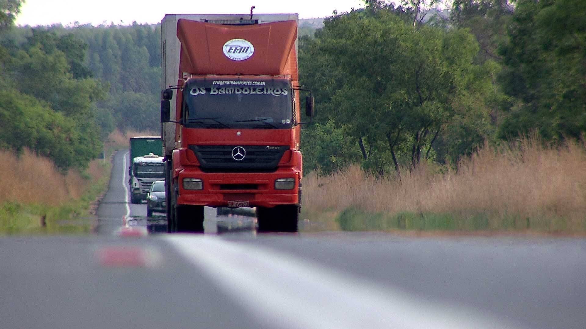 A viagem até
João Pessoa vai obrigar Nilson a enfrentar 3 mil quilômetros de asfalto, o que
demora em torno de quatro dias para chegar ao destino final