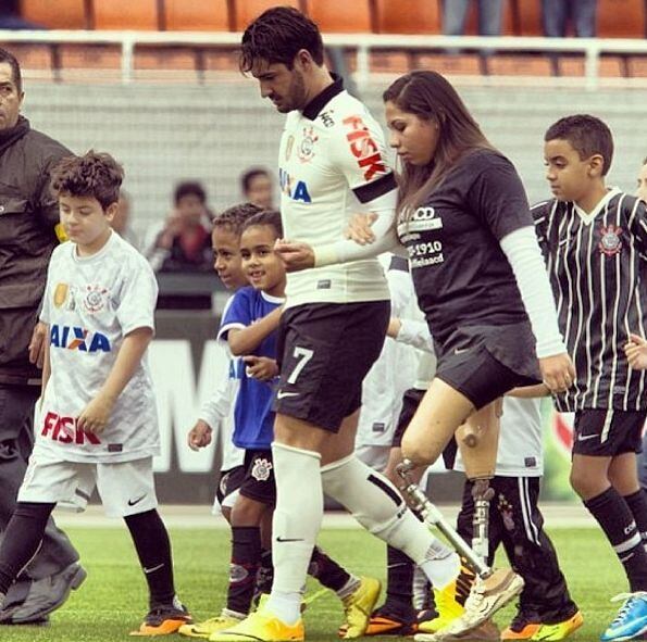 O Timão venceu a partida com dois gols sobre o Luverdense
Veja também: Atletas do Barça acusam Messi de humilhá-los