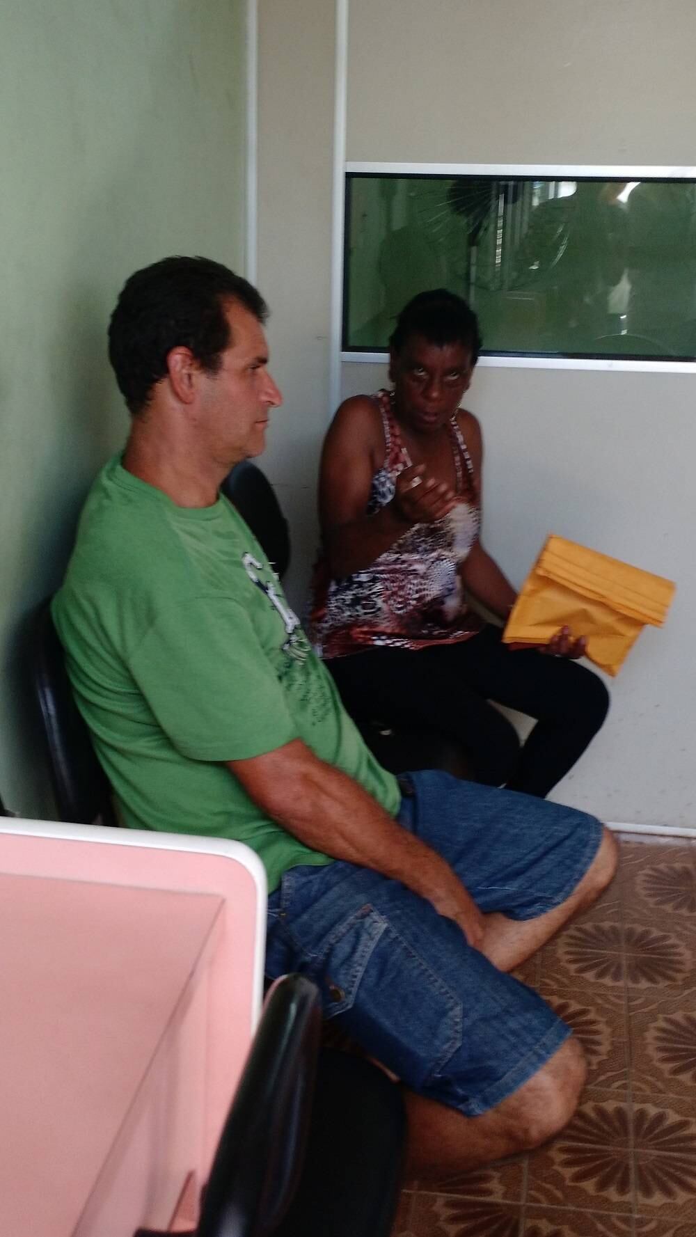 A família acusa a polícia de não ter tido empenho suficiente para desvendar o caso. Segundo Célia Bueno Sousa, de 48, avó de Kauã, a família acredita que o adolescente não agiu sozinho.   

— Ele deve estar escondendo alguém. Aparecem outras pessoas na imagem com ele. Se a polícia fosse eficiente, viriam atrás de todos os suspeitos. O menino chegou a dizer que pagaram para ele seduzir uma criança. Depois, ele negou tudo
