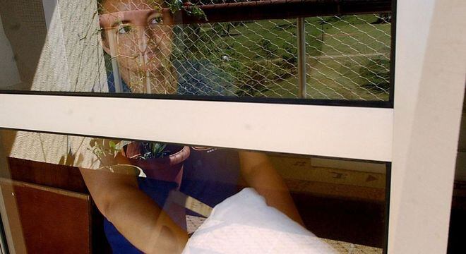 'Trabalho emocional' das mulheres tem aumentado na quarentena, diz psicóloga