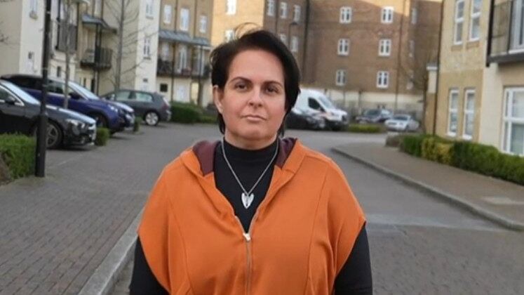 O Domingo Espetacular acompanha o caso de uma mãe vive um pesadelo há mais de um ano. Karin Aranha acusa o ex-marido, Ahmed, de levar Adam, filho do casal, para o Egito sem autorização. Atualmente, novidades no processo aumentam a esperança de um reencontro entre mãe e filho. O pai foi considerado foragido da Justiça, e passou a integrar a lista de procurados da Interpol. Saiba mais detalhes a seguir