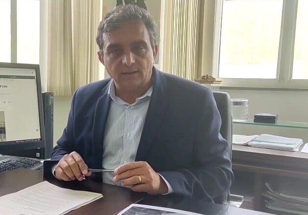 Reitor alega que exerceu direito à manifestação