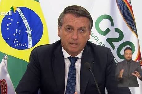 Bolsonaro diz que vê todos da mesma cor: verde e amarelo