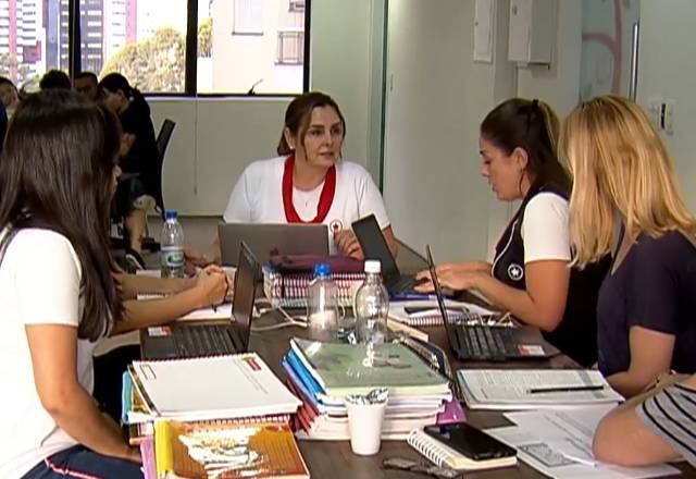 No primeiro momento, a alternativa seria antecipar o período de férias e estender as aulas de reposição para o próximo ano. Segundo Arthur Rollo, da Comissão de Direito do Consumidor da OAB, já é certo que será necessário avançar nos meses de julho e dezembro e já cogitam também no calendário letivo de 2021