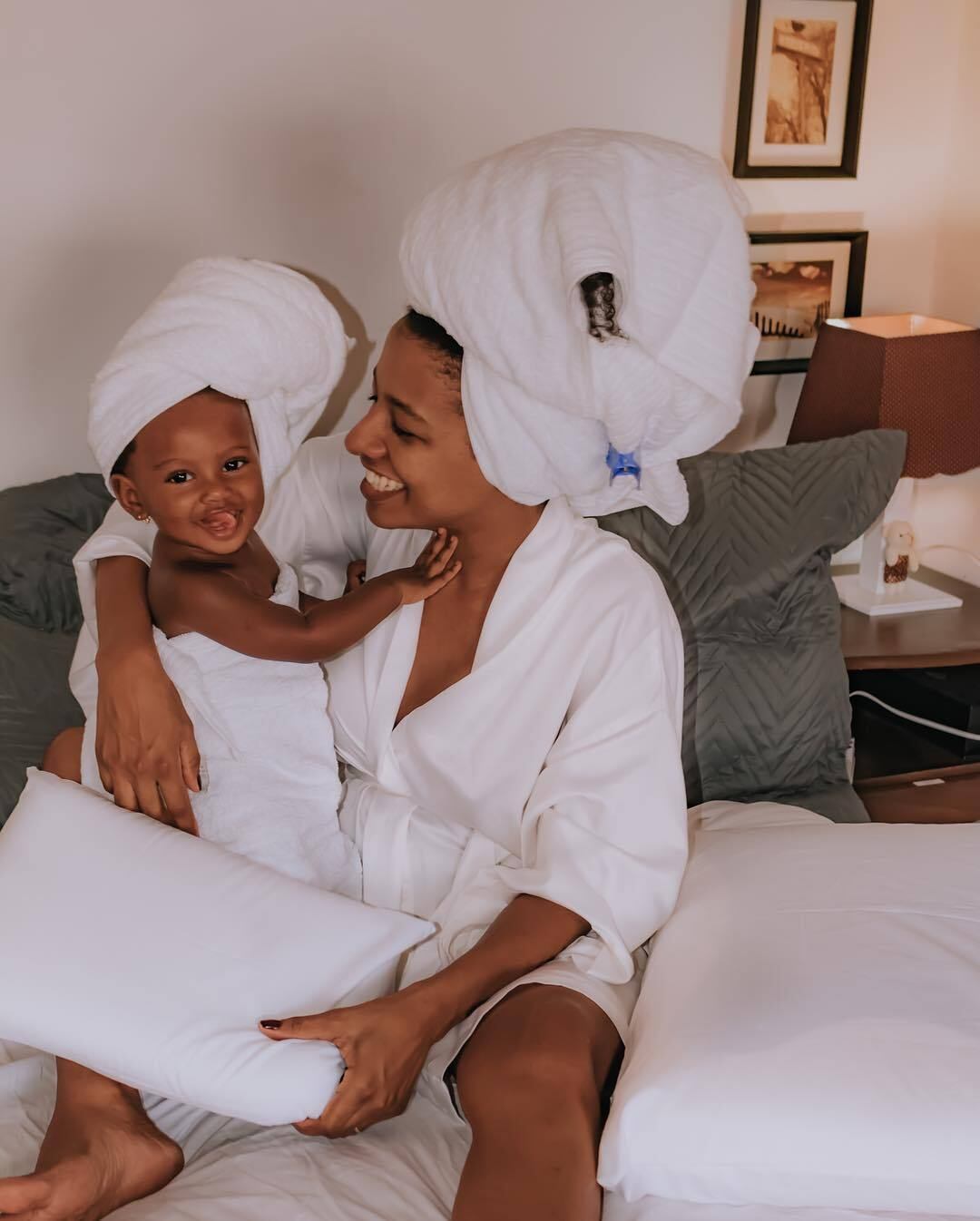 A pequena Zahara tem dupla nacionalidade, é filha de uma brasileira e um guineense 