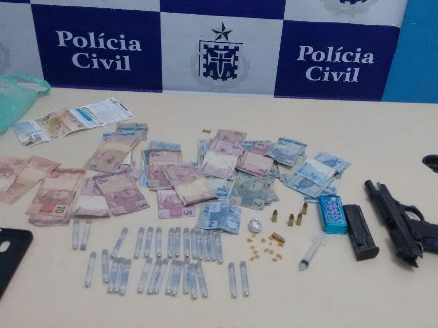 Armas e drogas foram encontradas com o suspeito