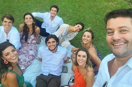 Yanna Lavigne e Bruno Gissoni posaram juntos na cerimônia