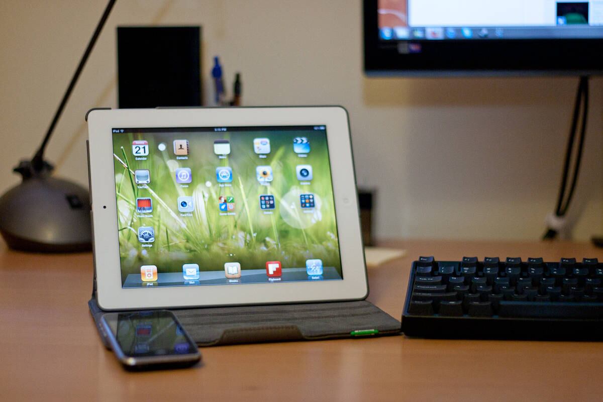 Uma medida simples que pode fazer o seu celular durar muito mais tempo é desinstalar aplicativos desnecessários. Livre-se dos aplicativos que só ocupam espaço e facilite o trabalho do processador do seu aparelho