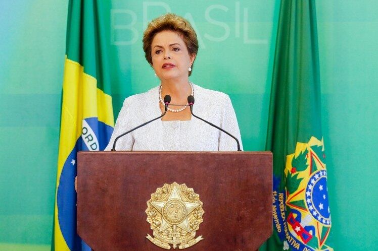 A única brasileira na lista, a presidente Dilma Rousseff caiu para a 37ª posição. A publicação cita que parte da população pede sua saída do poder e que enfrenta escândalos na Petrobras, além de uma crise econômica