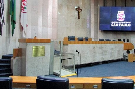 Plenário vazio um dia após a votação que aprovou o aumento