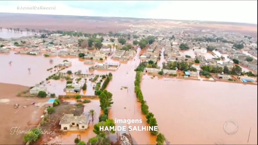 Socorristas do Crescente Vermelho na Líbia
"continuam buscando possíveis sobreviventes e retirando corpos dos
escombros nos bairros mais atingidos", explicou à AFP Taufik Chokri,
porta-voz da organização